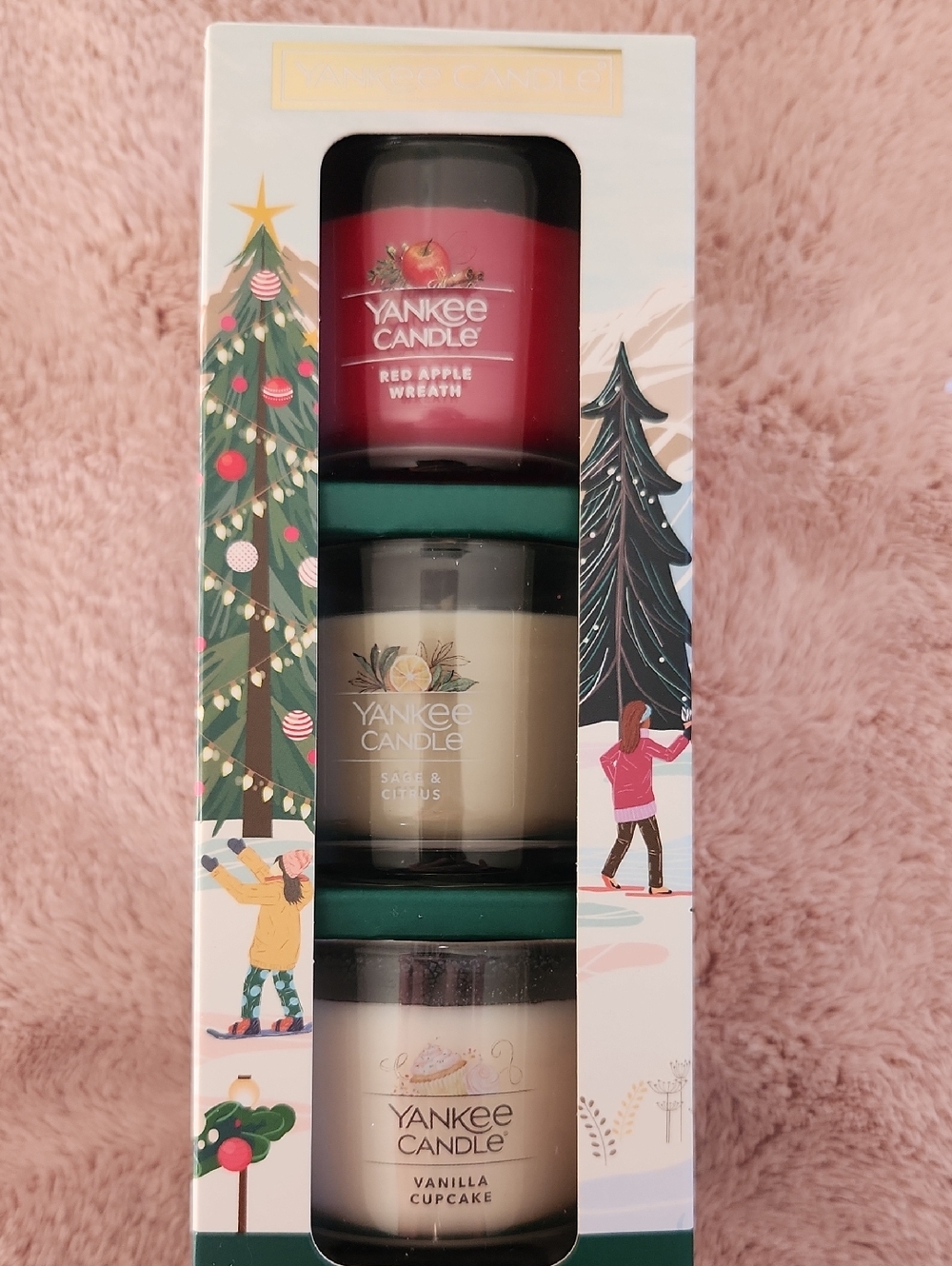 Yankee Candle Holiday Votive Trio – Red, Sage Green, White
